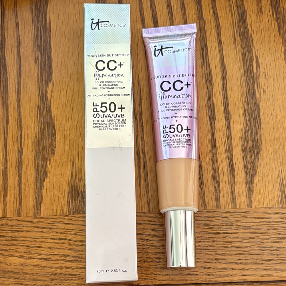 it cosmetics CC+ Illumination Cream in Medium - large tube
